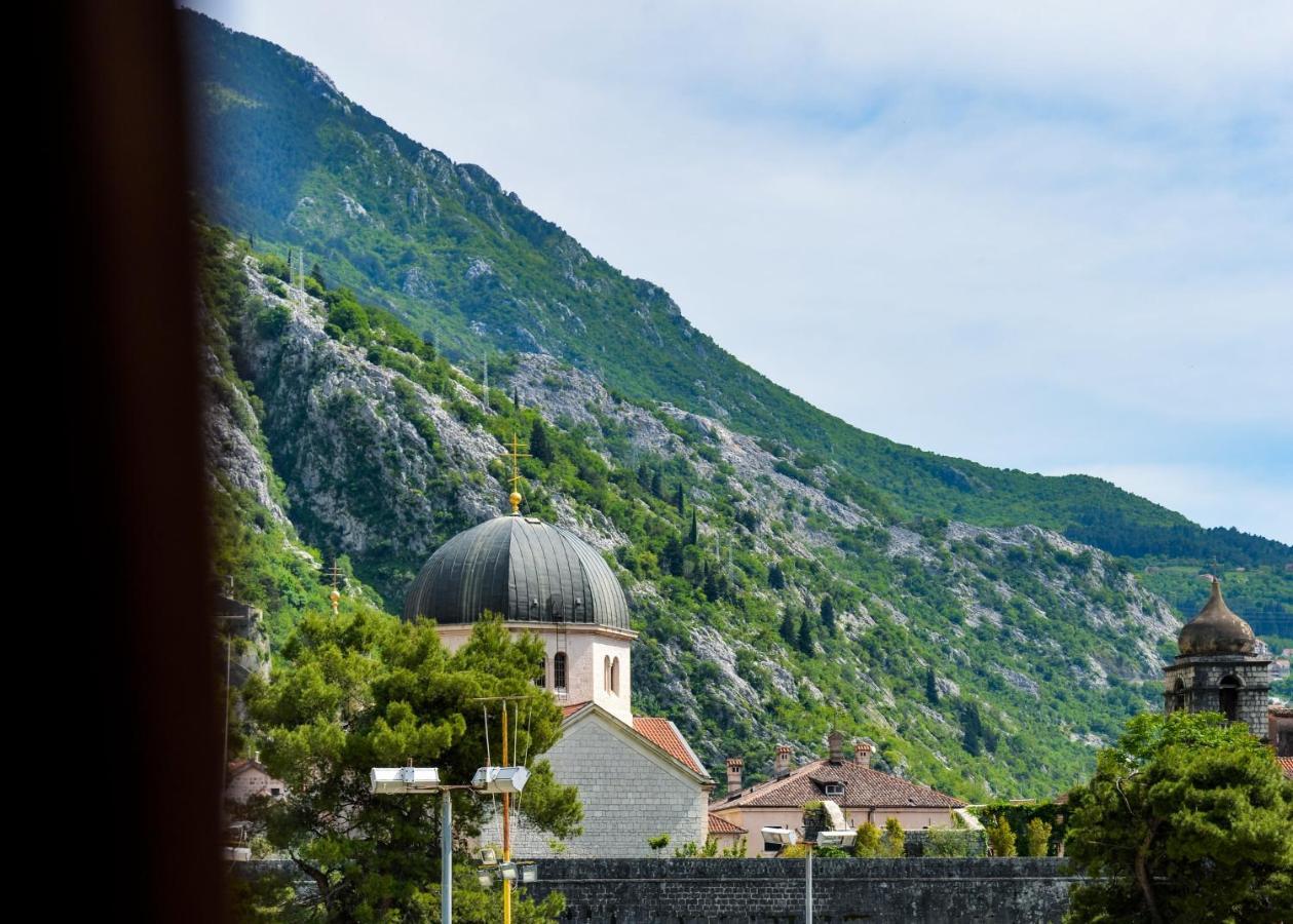 Garni Hotel Tianis Котор Екстериор снимка