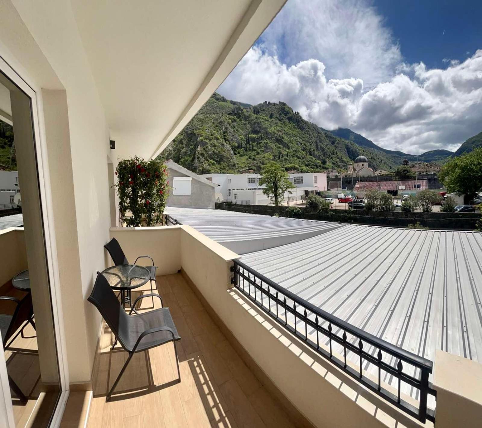 Garni Hotel Tianis Котор Екстериор снимка