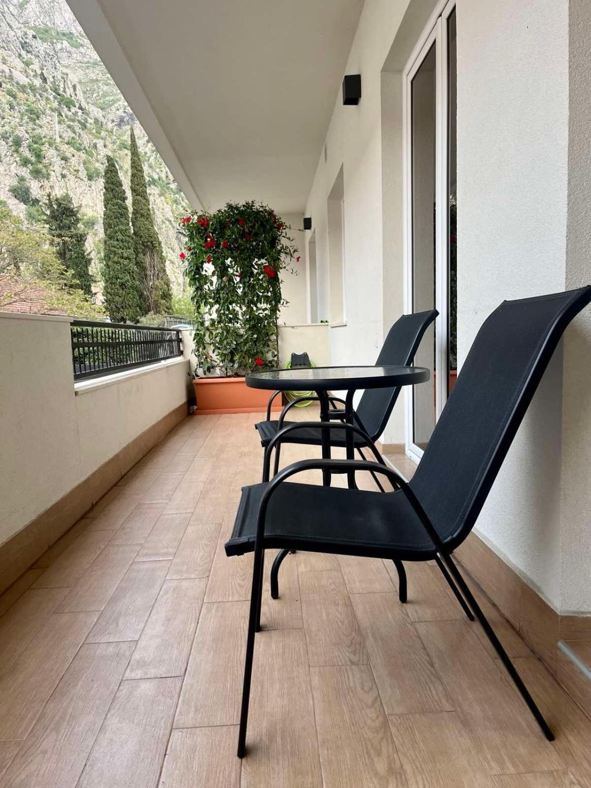 Garni Hotel Tianis Котор Екстериор снимка