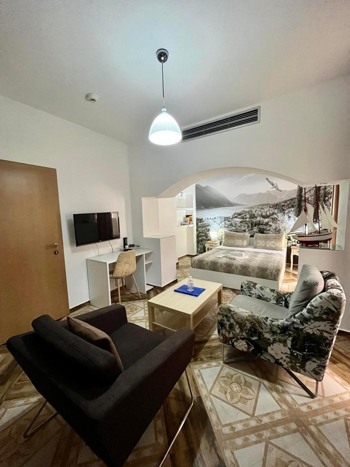 Garni Hotel Tianis Котор Екстериор снимка