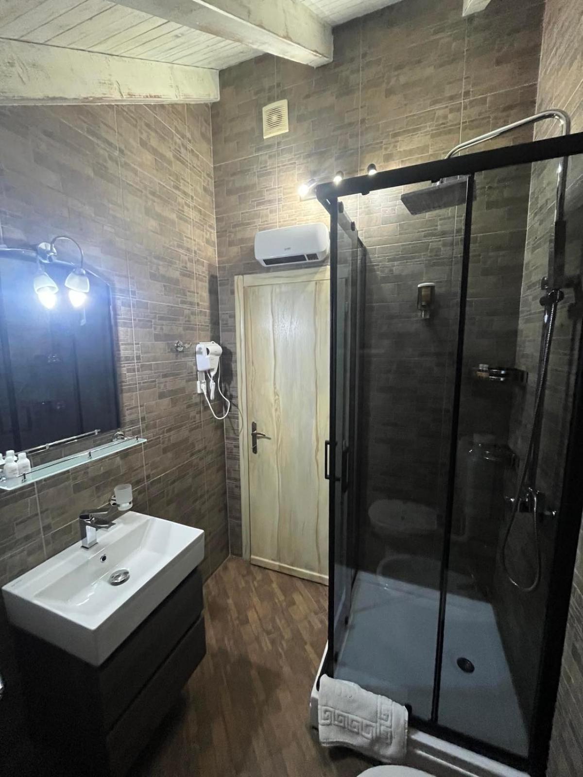 Garni Hotel Tianis Котор Екстериор снимка