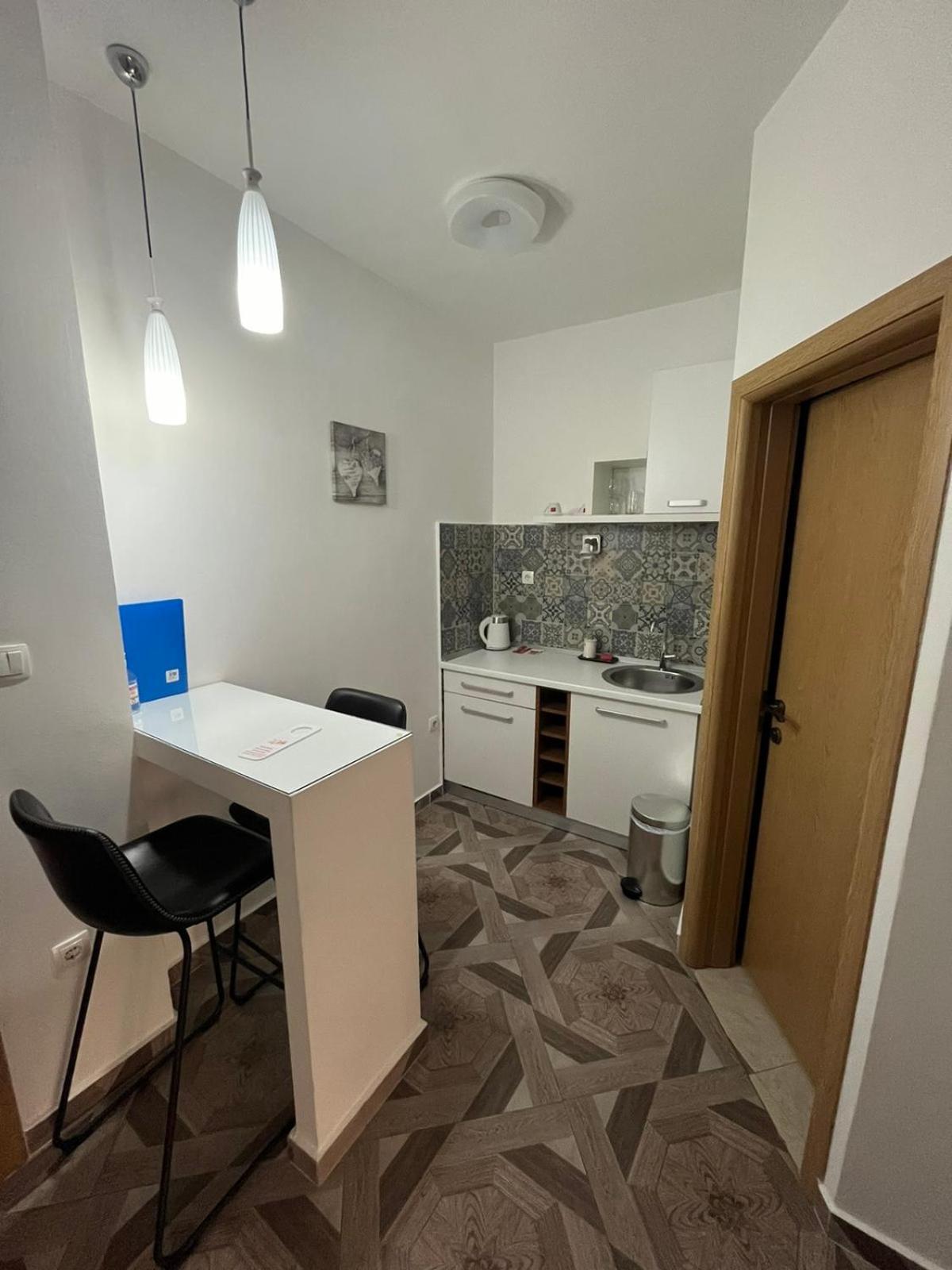 Garni Hotel Tianis Котор Екстериор снимка