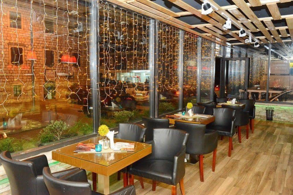 Garni Hotel Tianis Котор Екстериор снимка